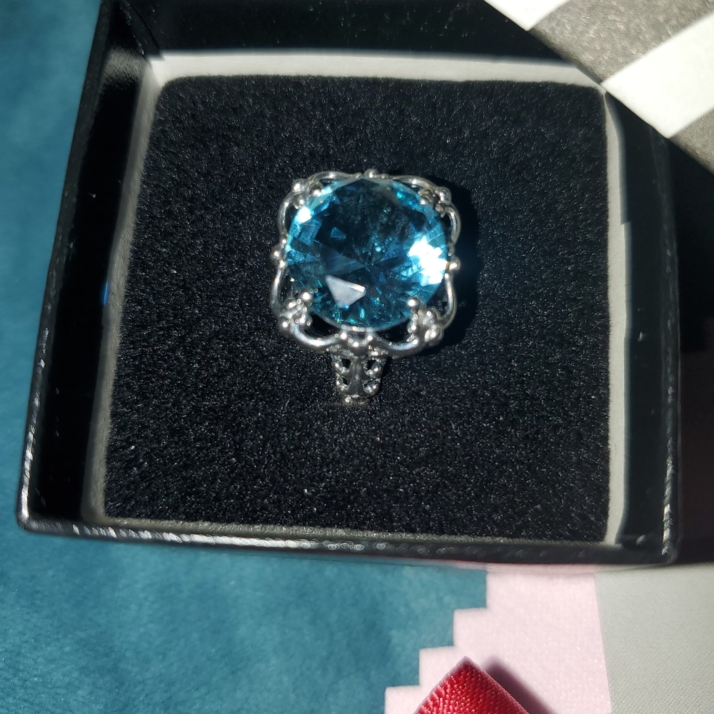 Ring - Picture 2 of 5